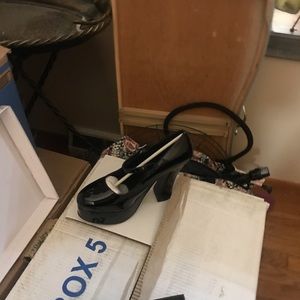 Dreamland platform shoes